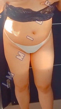 아침에 너무 뜨겁고 이웃이 나를 다시 알몸으로 않기를 바랍니다.