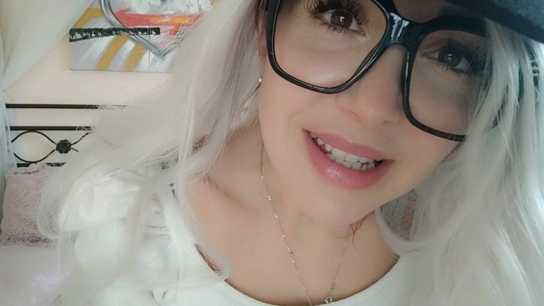 savannahamatoriale: แม่เลี้ยงช่วยชักว่าวให้ลูกเลี้ยง