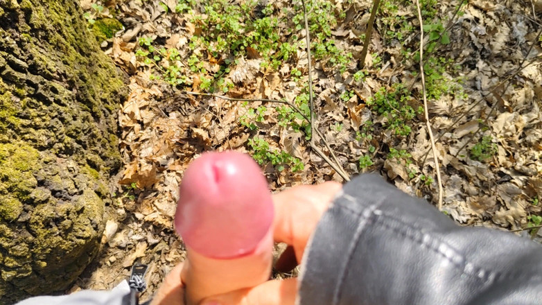 Bayer911: Piscio, sega e sborra all'aperto