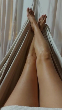 Olhe Para as Minhas Pernas)