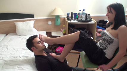 Foot Girls: Feet smelling by the music