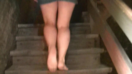 Yvette xtreme: Barefoot city walk