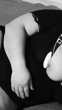 Esposa gordinha compartilhada, marido a filma, apenas fãs em câmera lenta