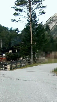 Chlap s blonďatou milfkou Julia jde s ní domů a olizuje kundičku