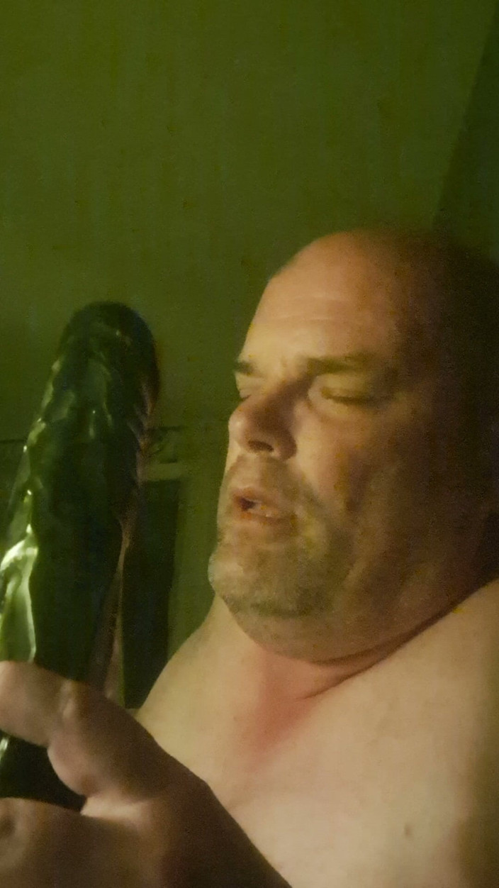 Fickspecht: Without Discussion, the Thick Dildo for the Slut