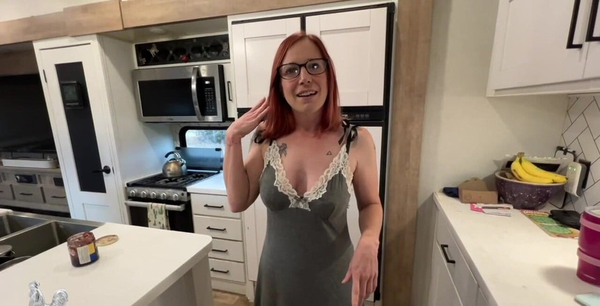 Jane Cane: '내 가장 친한 친구의 새엄마와 잠자는 것'이 다음 주 금요일에 공개될 예정입니다!