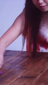 Kerstspecial: gangbang met drie Aziatische sletten in de club.
