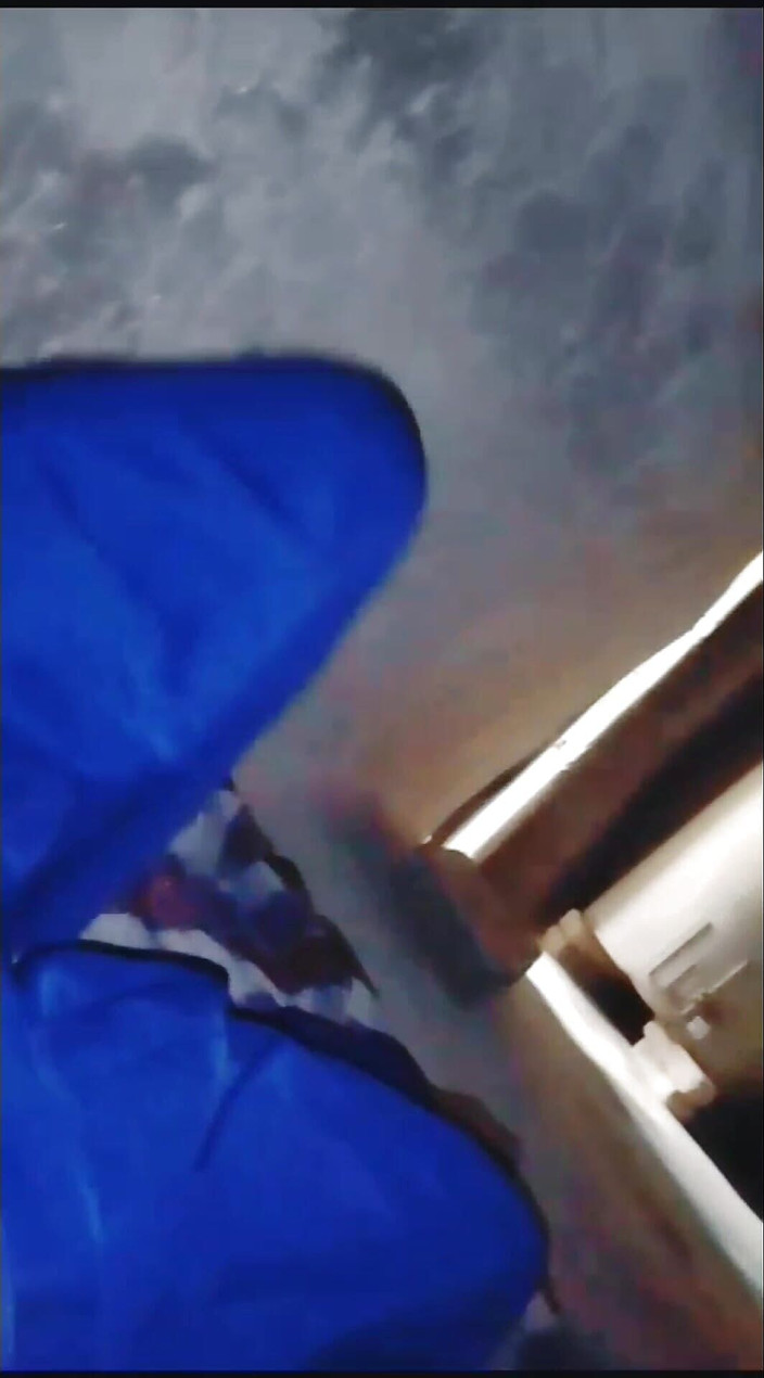 TricolorMusic3: Женщина дези показывает сиськи и ноги