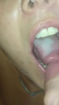 Szybki sex oralny w sypialni