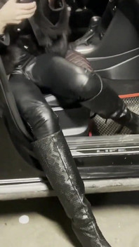 Lola nel parcheggio 2