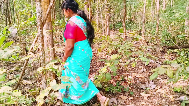 Telugu honey lips: भारतीय आउटडोर सेक्स. तेलुगु डर्टी टॉक्स।