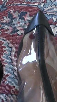 Leche en mis botas en la ventana de mi tienda, en primer plano, instrucciones de paja, Lady Victoria Valente