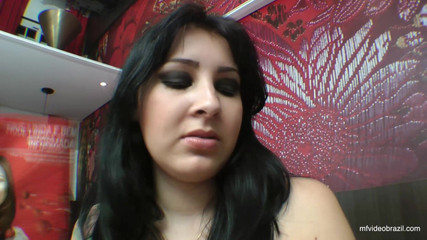 FetishKing: Sofá gigante chica dominación femenina sentada pesada