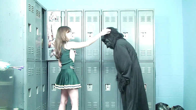 Ultima Video: Teen cheerleader kicking and sucking on her friends cock