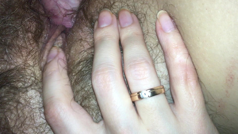 Risky Hairy Couple: ちっ、家で一人じゃない、セックス