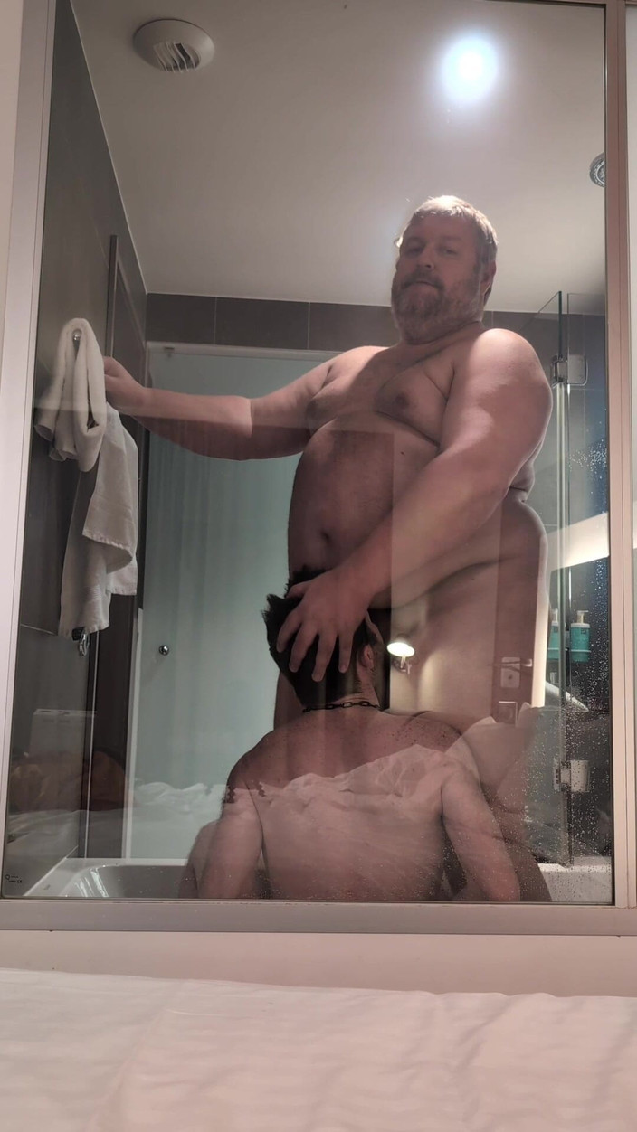 Mart_the_cat: 화장실에서 나를 따먹는 새아빠