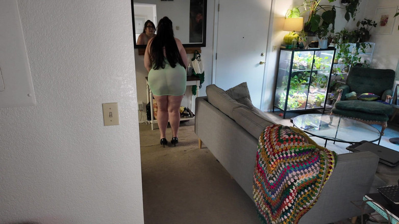 cutejayne: सुडौल बड़े स्तन वाली खूबसूरत विशालकाय चोदने लायक मम्मी Catwalk और स्ट्रिप