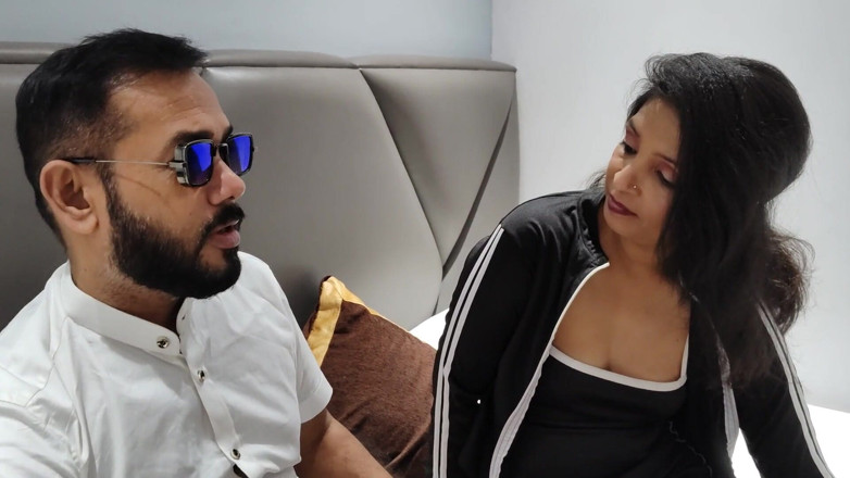 Anjalisingh_sexy: Seorang lelaki memanggil setiausahanya di biliknya dan dikongkek, video tegar