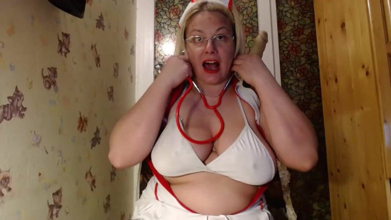 Putarankahotmilf: L'infermiera sporca in entrambi i buchi scopa e succhia