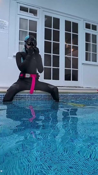 スキューバスキルの水中トレーニングセッション