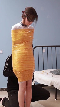 A Cute Barefoot Girlfriend Uses Tape to Bind Her Whole Body, Playing with Her Cute Bare Feet