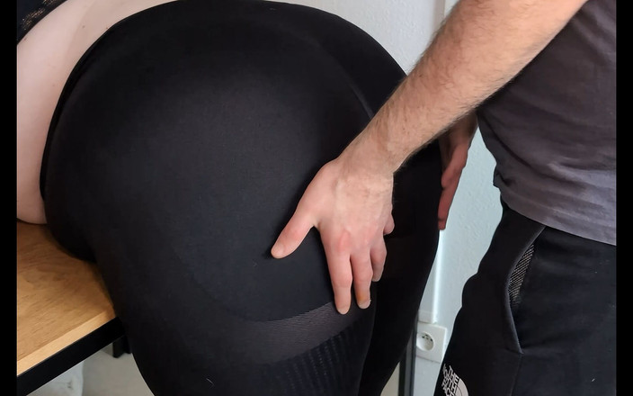 EvStPorno: Eu chupo meu colega de trabalho e ele me fode...