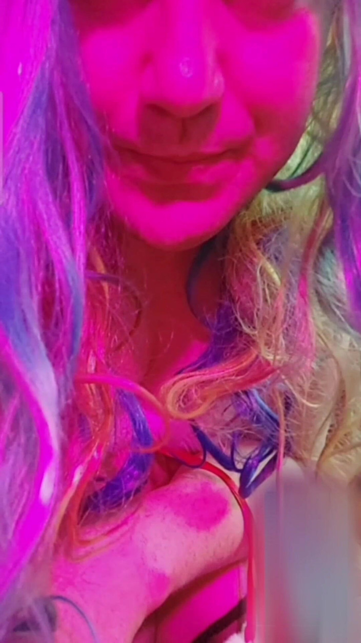 Kitty_Cross: 大きなお尻、ダークピンキーの美しいフェムボーイ、タイツを着飾る