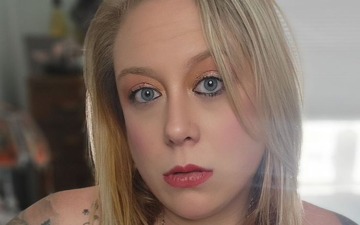 Jenn Sexxii: Tante seksi ini didobel penetrasi pakai mainan seks