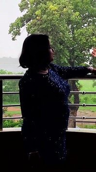 インドの主婦が大きなおっぱいで大きなペニスの男の子に感銘を与えた。(ボロボロドゥドゥ)