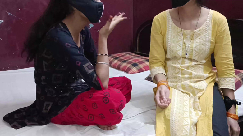 HousewifeGeeta: Sırayla yarak emiyor ve iki kavga eden evli kadınla da...