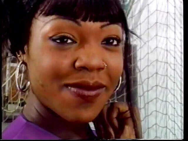 Best Butts: Возбужденная чернокожая знает, как нести нужное удовольствие этому белому чуваку