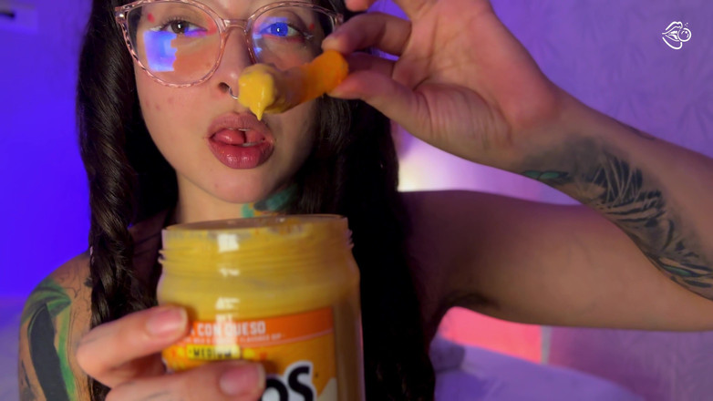 Pedazodchicle: Gantess Lets You See His Chewed Food and Burps