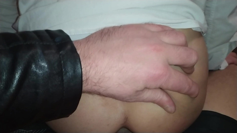 MartyBrady: Nevlastní otec přistihne nevlastního syna při kreslení penisu a nutí...