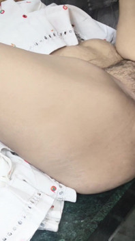Heta indiska par njuter av desi i köket par som har sex i köket