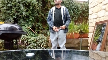 Rockardglans: Rockardglans show for neighbors wanking and cumming on patio table
