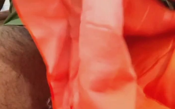 Satin And Silky: Porno de branlette en satin et soie - un costume orange...