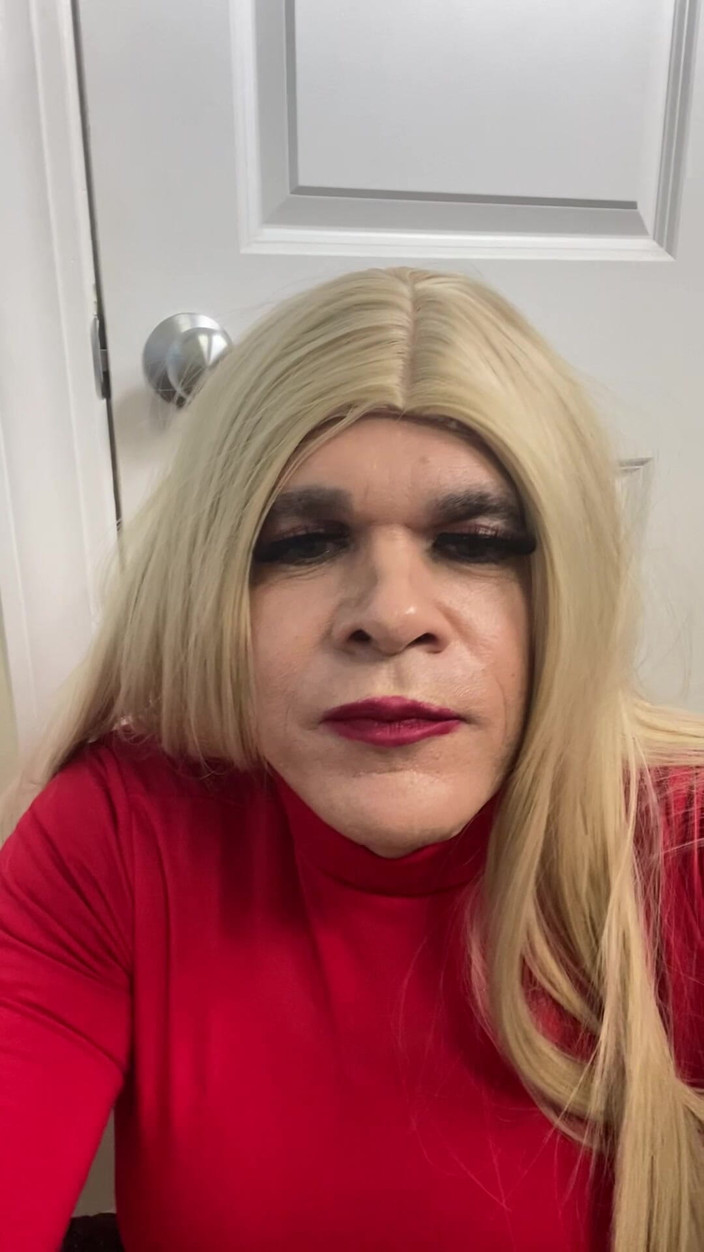 MadisonCD2025: 딜도에 사정하려고 하는 트랜스 여성 크로스드레서