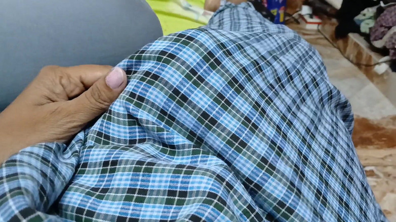Apple Porn: La matrigna insegna al giovane come masturbarsi