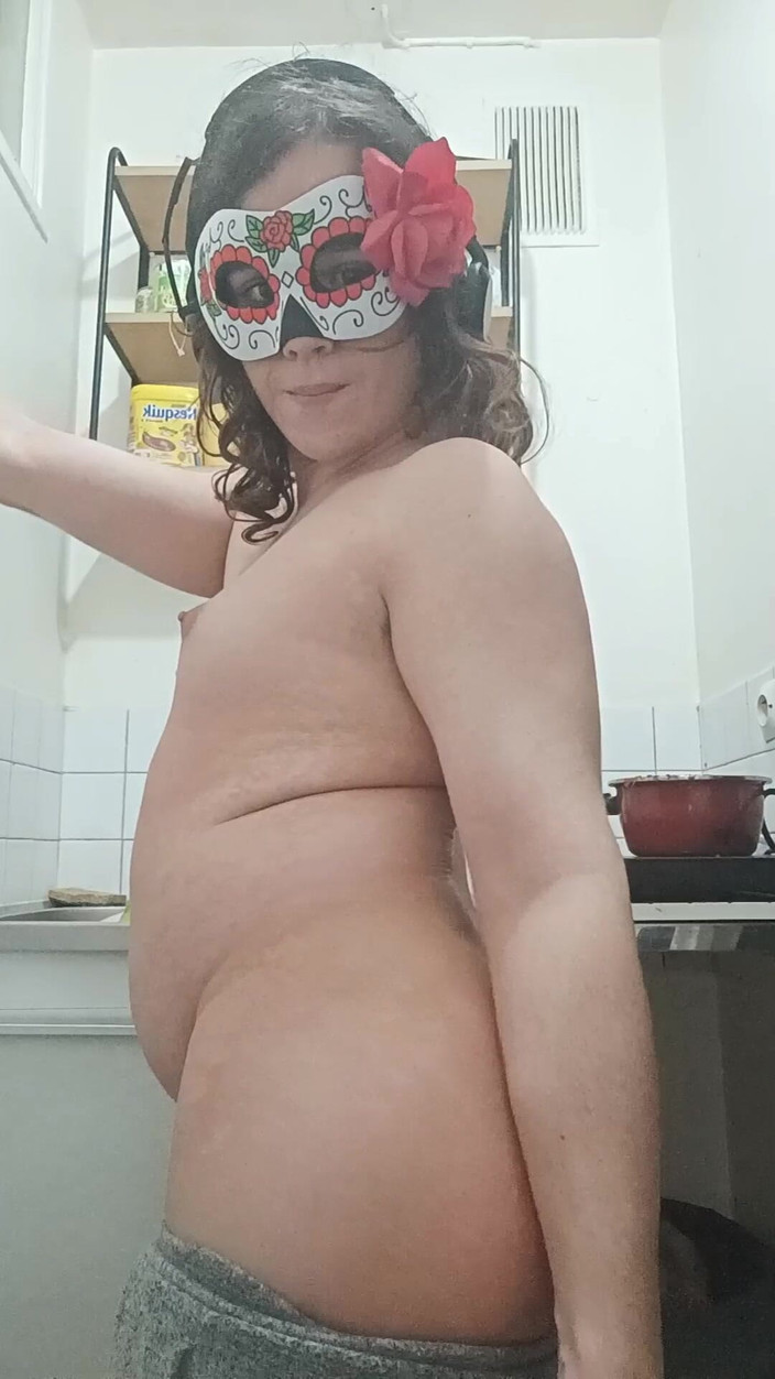 Launiexxxx: Mieszanka seksownych tańców z uśmiechem