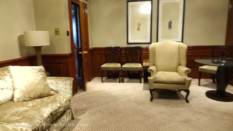 Ballbustingchicks: Gioco con le palle l'uomo grasso