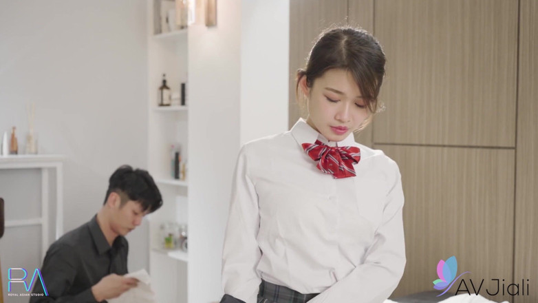 AV Jiali: Taiwan girl Ye Chenxin books a massage and gets fucked!