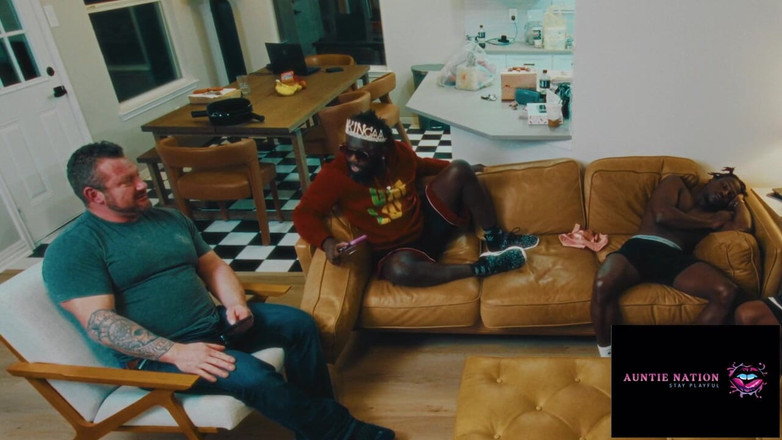 Auntie Nation: Các dì sử dụng miễn phí