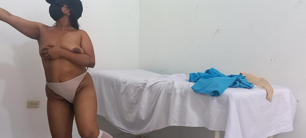 PATY PATY: La mia infermiera si massaggia la figa e geme con...