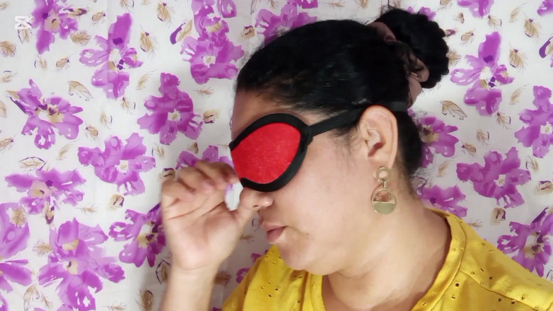 Valkyrie Blowjob and Deepthroat: Isteri menghisap ayam dalam tekak dengan topeng mata