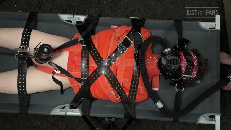Inmate Cody and SubEdgeX: Bondage Twink Amarrada a Campbed em Camisa de Força e...