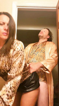 Satin Fetish King: Lesklé zlato smyslné saténové kouření a šukání s brunetkou zralou