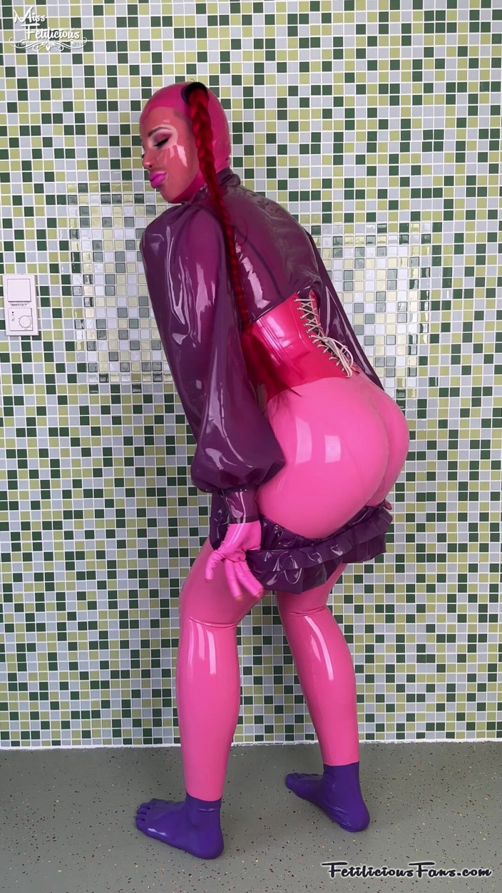 Miss_Fetilicious: Miss Fetilicious Wears Pink and Purple Latex