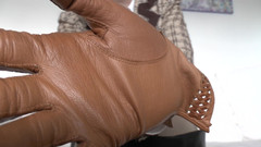 Lady Victoria Valente: Mendapatkan mood untuk sesi: diizinkan untuk mengendus sarung tangan kulit...