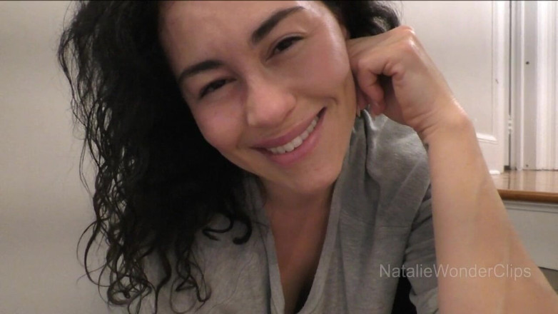 Natalie Wonder: Madrasta recebe uma alça no seu pau duro e com...