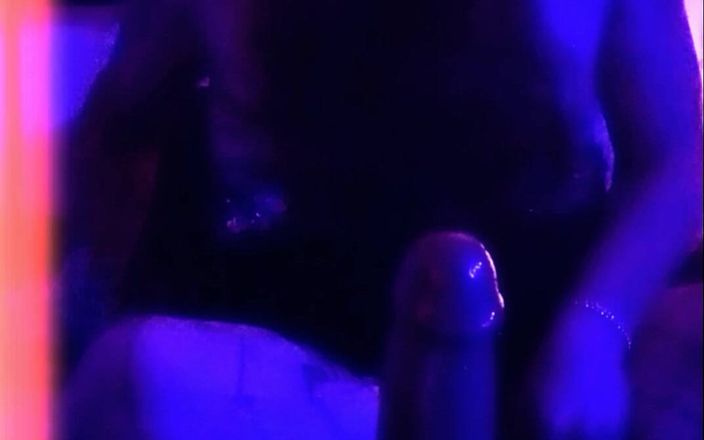 Sissy Jaymee: menina garganta enorme consolo